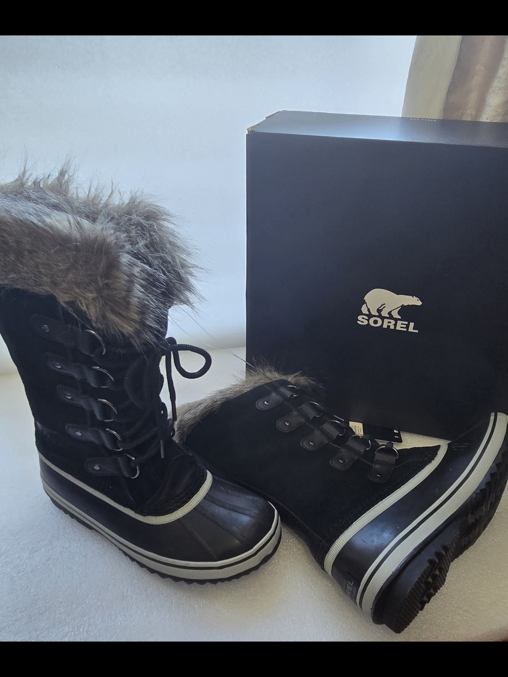 SOREL Black Snow Boots with Faux Fur Trim